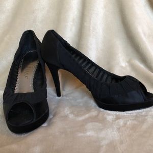 Dress pumps